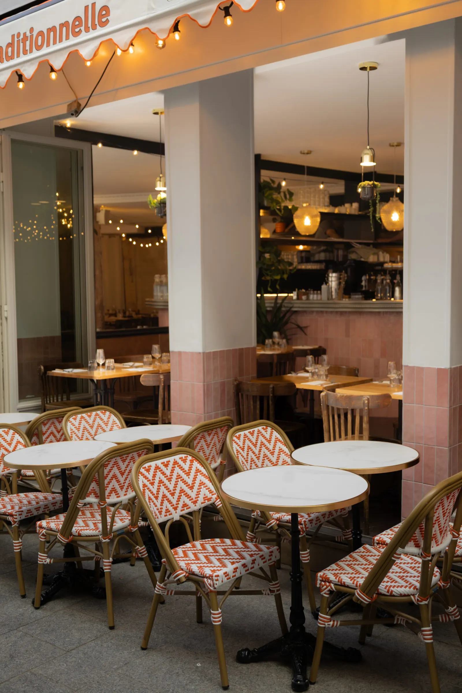 Salle de la pizzeria Pizzou Strasbourg Saint-Denis, rue René Boulanger à Paris 10e